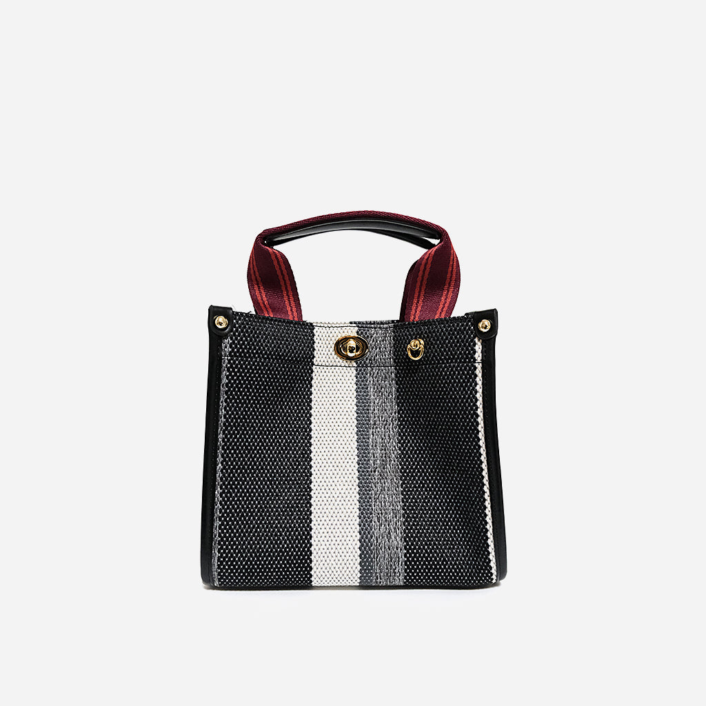 Trendy woven bags